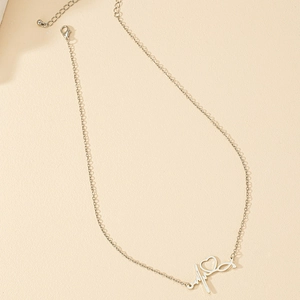 Collier pendentif cœur battant minimaliste en argent avec chaîne réglable