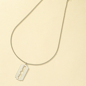 Collier pour femme avec pendentif rasoir en argent de style punk et chaîne à maillons fins