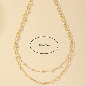 Collana a due strati dorata con piccole perle bianche e estensione di 40+7cm