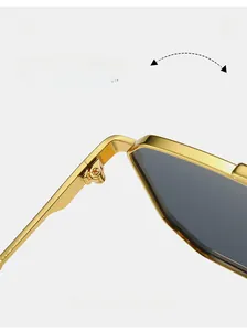 Détail de la charnière en métal durable sur les lunettes de soleil géométriques