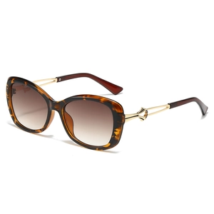 Fashionable square tortoise shell sunglasses with gradient lenses and gold metal temples