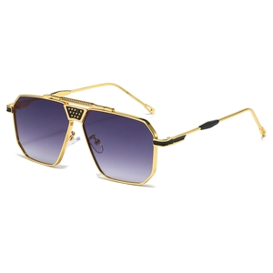 Lunettes de soleil aviateur oversize en métal avec verres dégradés violets et monture dorée