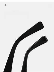 Detailed close-up of curved glossy black temple tips for comfortable ergonomic fit