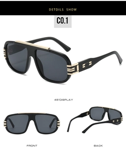 Détails des lunettes de soleil aviateur carrées avec monture noire et accents dorés