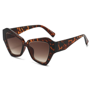 Fashionable polygon oversized sunglasses with brown tortoise frame and gradient lenses