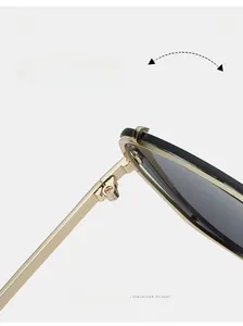 Vue macro des charnières en métal doré durable et verres foncés de lunettes de soleil