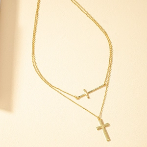Collier double couche plaqué or avec pendentifs croix horizontaux et verticaux épurés