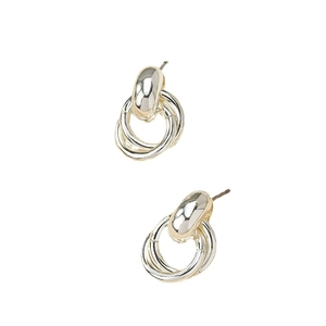 Orecchini a cerchio geometrici in argento con design minimalista a tre anelli