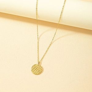 Honeycomb Coin Pendant Necklace Alloy Gold Plated Hammered Texture Round Medallion Fashion Jewelry For Women Elegant