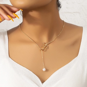 Collier En Y Avec Pendentif Feuille Évidée Et Künstliche Perle D'imitation Alliage Plaqué Or Bijoux Élégants Pour Femmes