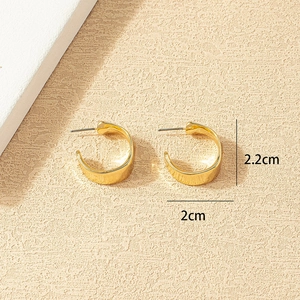 Minimalist gold alloy C-shaped hoop earrings with a polished finish 2.2cm size