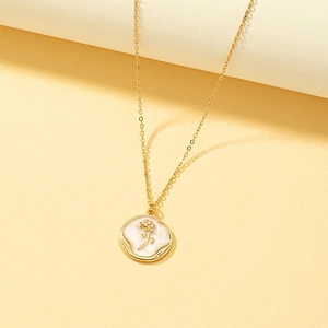 Rosenrelief Anhänger Halskette Emaille Blume Münze Legierung Gold Vergoldet Schmuck Französischer Vintage Stil Damen