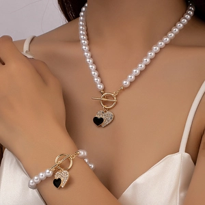 Elegante Imitation Künstliche Perle Halskette Und Armband Herzanhänger Legierung Strass Emaille Goldene OT Schnalle Mode Für Frauen