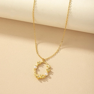 Collier Pendentif Fleur Creuse Élégant Fausse Künstliche Perle Strass Alliage Plaqué Or Bijoux Vintage Pour Femmes Cadeau