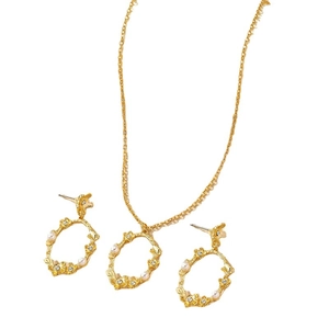 Parure collier et boucles d'oreilles dorée avec perles et cristaux, motif floral