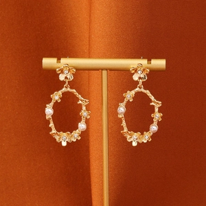 Boucles D'oreilles Fleurs Künstliche Perles Alliage Plaqué Or Strass Creux Ovale Style Vintage Français Bijoux Femmes