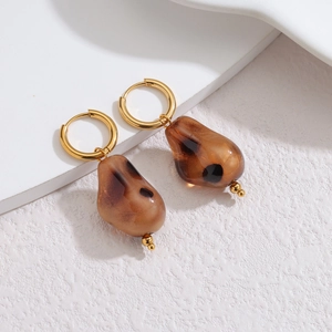 18k gold-plated geometric hoop earrings with tortoise shell amber resin teardrop pendants