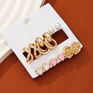 Boucles D'oreilles Mode Pour Femmes Alliage Ton Or Avec Cœurs En Émail Et Künstliche Perles D'imitation Motifs De Fleurs De Rose Clous En Métal