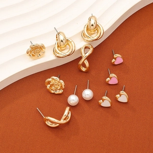 Lot de 6 paires de boucles d'oreilles dorées avec cœurs en émail, perles et motifs roses