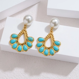 Boucles d'oreilles bohèmes plaquées or 18 carats avec perles blanches et pierres turquoise