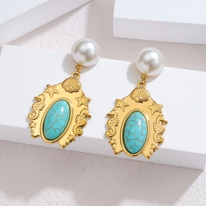 Boucles d'oreilles en or 18k avec turquoise, perles et motifs marins de style vintage