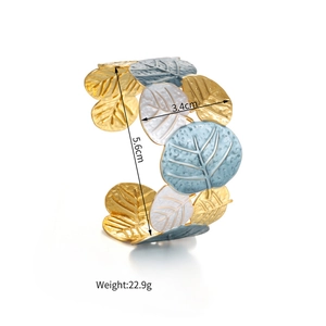 Detail shot of vintage 18k gold leaf cuff bracelet with dimensions and weight specs
