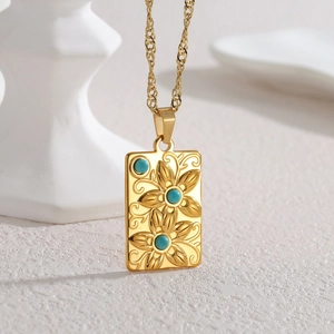 Collier pendentif rectangle plaqué or 18k avec incrustation turquoise et relief floral