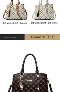 Trois sacs cabas vintage imprimés avec pendentifs chat et glands en crème et marron