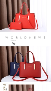 Détail d'un ensemble cabas en similicuir grainé avec ferrures dorées et pochette assortie