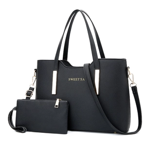 Ensemble sac cabas et pochette noirs avec motif litchi et détails dorés élégants