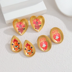 Boucles d'oreilles en acier doré 18k avec motif sacré cœur en émail et fleurs