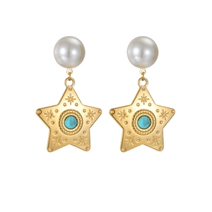 Boucles d'oreilles plaquées or 18k avec étoiles, turquoises et perles blanches rondes
