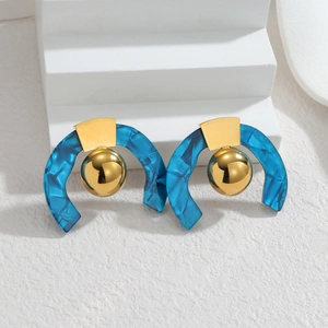Boucles d'oreilles géométriques en acrylique bleu marbré et sphère dorée polie