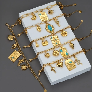 Bracelet À Breloques En Acier Inoxydable Plaqué Or 18K Pour Femme Avec Pendentifs Papillon Soleil Coeur Turquoise Synthétique