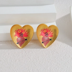 Boucles d'oreilles cœur plaqué or 18k avec motif artistique de fleurs et de feu