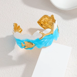 Bracelet jonc en acier inoxydable plaqué or 18k avec motif de poisson en émail bleu