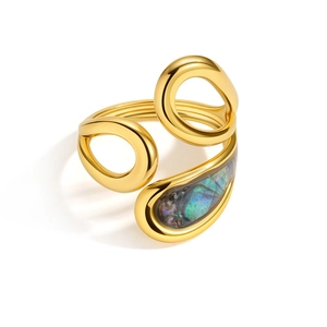 Anello dorato geometrico irregolare con intarsio in conchiglia e design regolabile