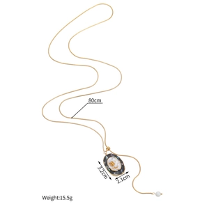 Dettaglio della collana lunga 80cm placcata oro 18k con ciondolo a rosa e dimensioni