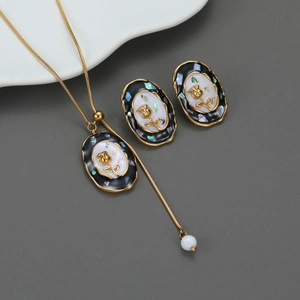 Set Di Gioielli Retrò Francesi In Acciaio Inossidabile Placcato Oro 18K Rilievo Rosa Ovale Collana E Orecchini Per Donna