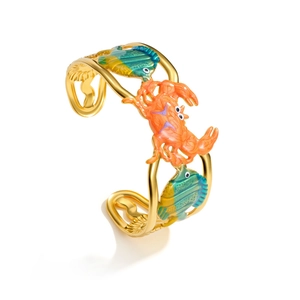 Bracelet jonc doré orné d'un crabe en émail orange et de poissons colorés marins