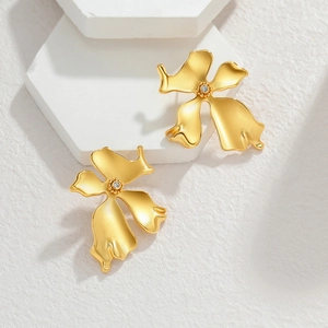 Elegant 18K gold plated stainless steel flower stud earrings with zircon center