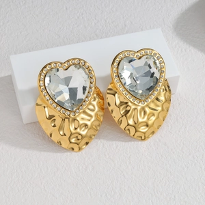 Luxurious 18k gold heart earrings with large clear zircon stone and hammered metal finish