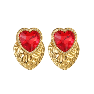 Vintage 18k gold plated heart studs with red zircon and textured hammered finish