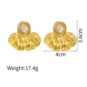 Detailed dimensions of 18k gold ginkgo leaf earrings with iridescent shell inlay