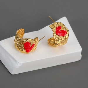 C-shaped 18k gold plated earrings with red heart and irregular lava texture