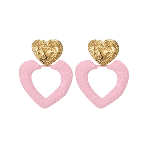 18k gold plated hollow heart earrings with pink hammered texture and dangling design