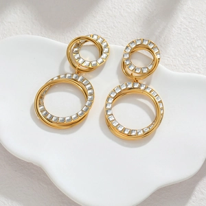 18k gold plated interlocking double ring earrings with sparkling square rhinestones
