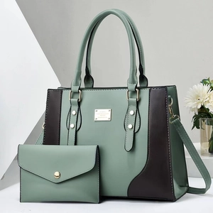 Zweifarbiges Taschen-Set in Salbeigrün und Braun mit passender Clutch und Golddekor