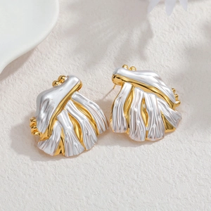 Boucles d'oreilles feuille irrégulières avec texture bicolore et plaquage en or 18k