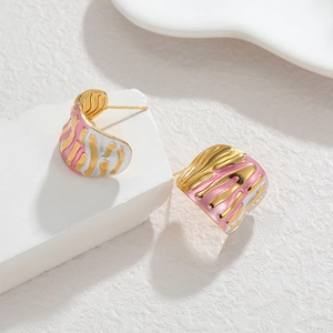 Modern two-tone 18k gold plated geometric hoop earrings with fluid lava texture design